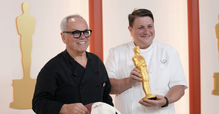 Star-Koch Wolfgang Puck und Küchenkollege Eric Klein.