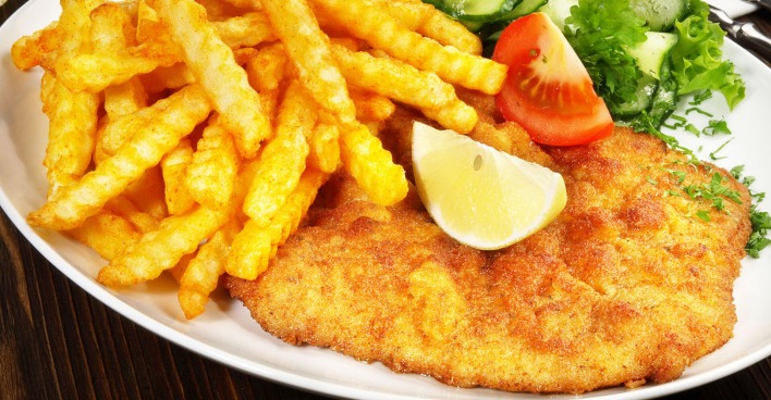 Schnitzel auf einem Teller | Credit: iStock.com/pixura