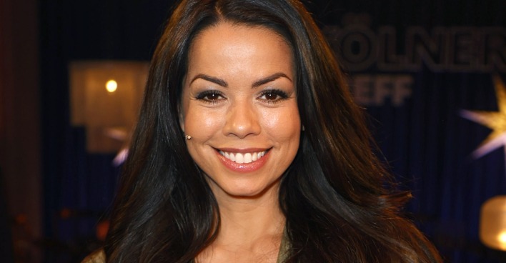Fernanda Brandao mit offenen, braunen Haaren.