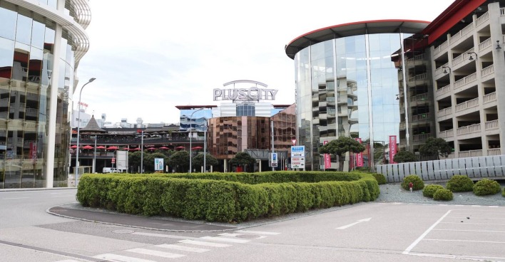 Außenansicht der Plus City in Pasching.