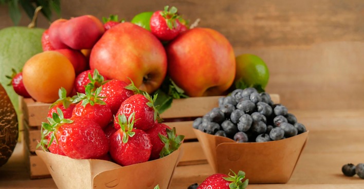 Obstkorb auf einem Tisch | Credit: iStock.com/Dziuba Volodymyr