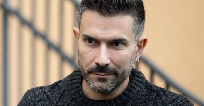 Marc Terenzi mit einem schwarzen Pullover und kurzen Haaren.