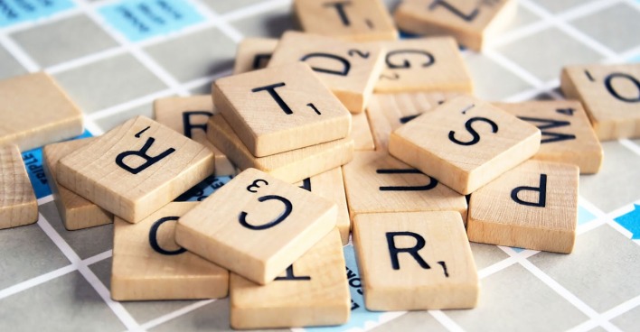 Scrabble Buchstaben | Credit: iStock.com/Rena-Marie