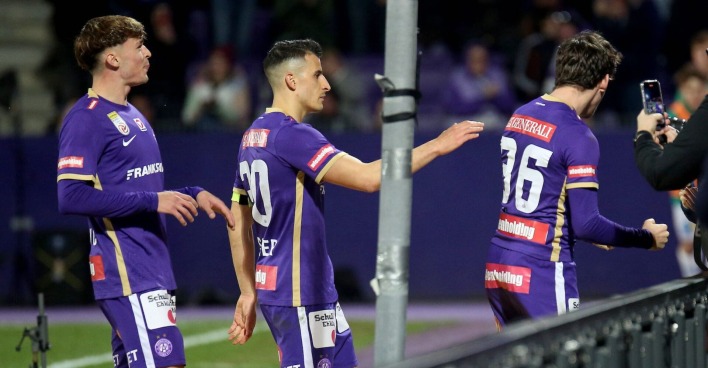 Drei Spieler der Austria Wien im Stadion.