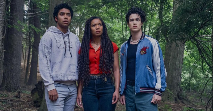 Chance Perdomo mit seinen Schauspielkollegen: Jaz Sinclair und Derek Luh
