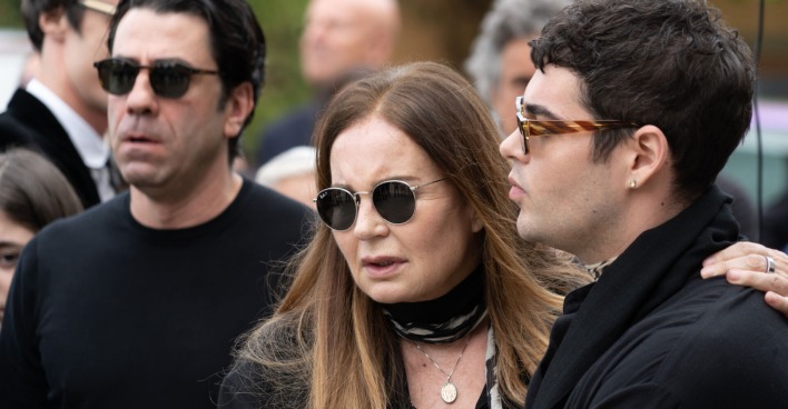 Eva und Robin Cavalli mit Sonnenbrillen beim Begräbnis von Roberto Cavalli.