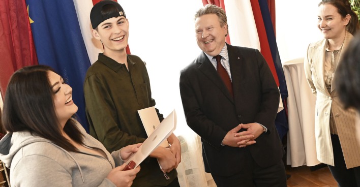 Bürgermeister Michael Ludwig ehrt junge Lebensretter