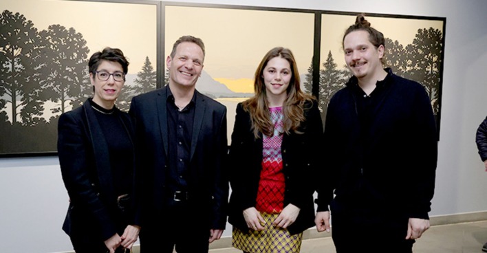 Rosa Dias, Künstler Stefan Rüesch und die Galeristen Leonie Hirn und Calvin Mechora (v. li.)