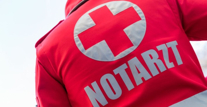 Rote Notarztjacke