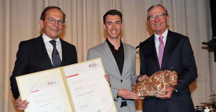 Skisprung-Aushängeschild Stefan Kraft zusammen mit dem Salzburger Landeshauptmann Wilfried Haslauer und Club Salzburg-Präsident und Nationalratsabgeordeten Peter Haubner