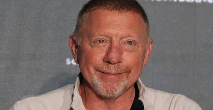 Boris Becker mit einem weißen T-Shirt.