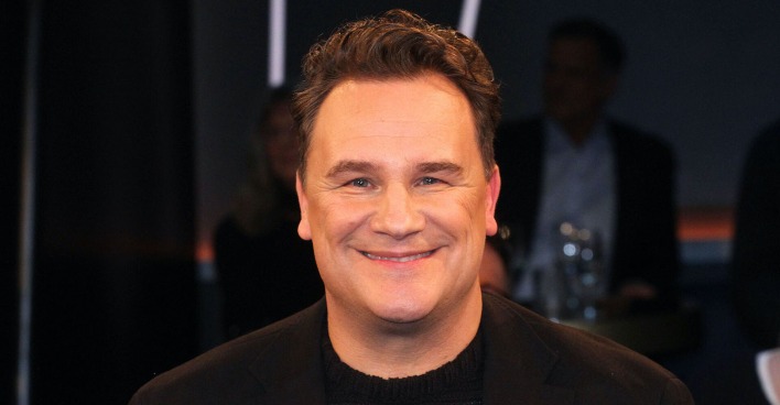 Guido Maria Kretschmer mit einem schwarzen Blazer und einem schwarzen T-Shirt.