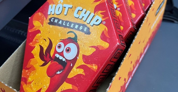 Die Packung des Produkts "Hot Chip Challenge"