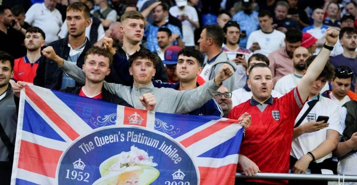 Englische Fans im Schalke-Stadion.