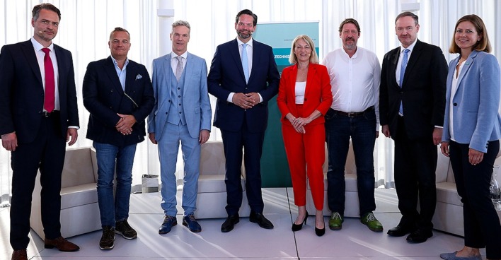 Podiumsteilnehmer beim FMTI Industrie-Talk