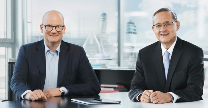 Julian Jäger und Günther Ofner im gläsernen Büro