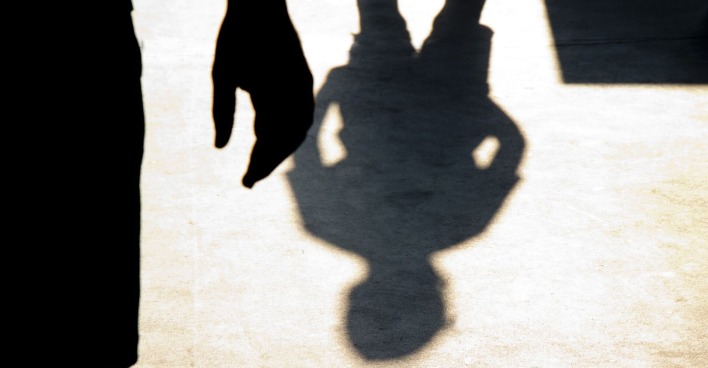 Schatten von zwei Kindern.