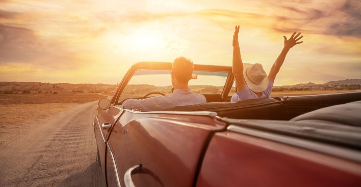 Paar auf einem Road Trip | Credit: iStock.com/anyaberkut