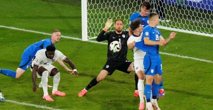 Szene aus dem Spiel England gegen Slowenien.