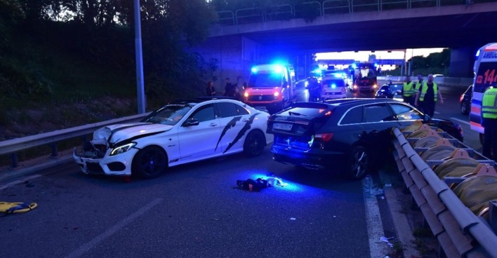 Die Unfallautos auf der Donauufer Autobahn