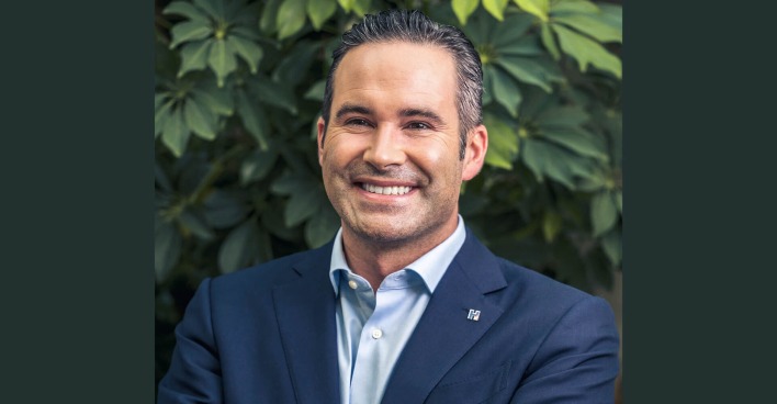Haidlmair-CEO, Mario Haidlmair, freut sich auf die baldige Auslieferung des größten Werkzeugs in der Unternehmensgeschichte nach Mittelamerika.