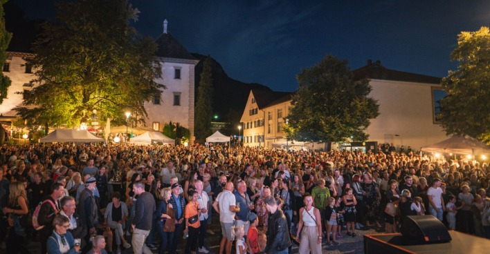 Public Viewing: Fußball in der „EMs-Arena" am Kirchplatz