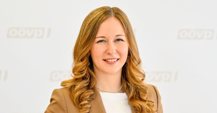 Staatsekretärin Plakom im Portrait