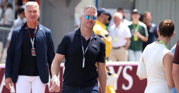 Ralf Schumacher mit Sonnenbrille bei einem Event.