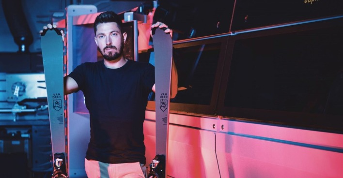 Marcel Hirscher mit seinen Van Deer-Skiern.
