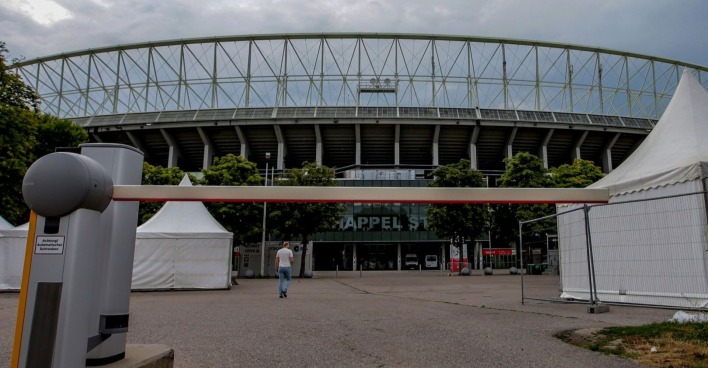 Der leere Vorplatz des Ernst-Happl-Stadions am Tag nach der Konzertabsage des Auftritts von Taylor Swift in Wien