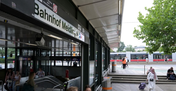 Aufgang von der U6 am Bahnhof Meidling