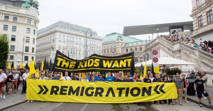 Demonstrationszug der identitären Bewegung durch Wiens Straßen