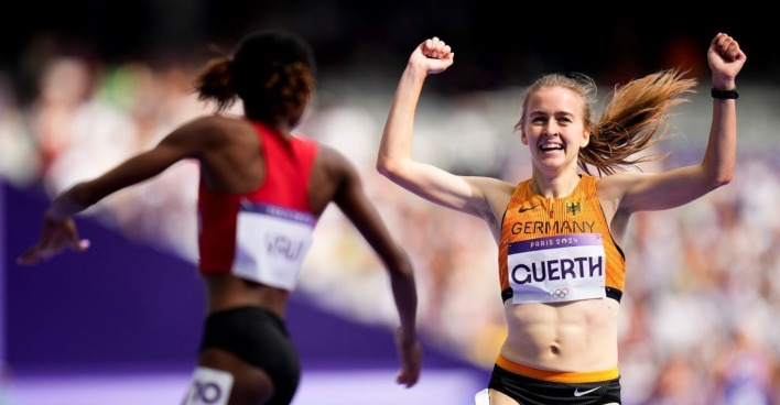 Olivia Gürth jubelt beim Zieleinlauf - jedoch zu früh.