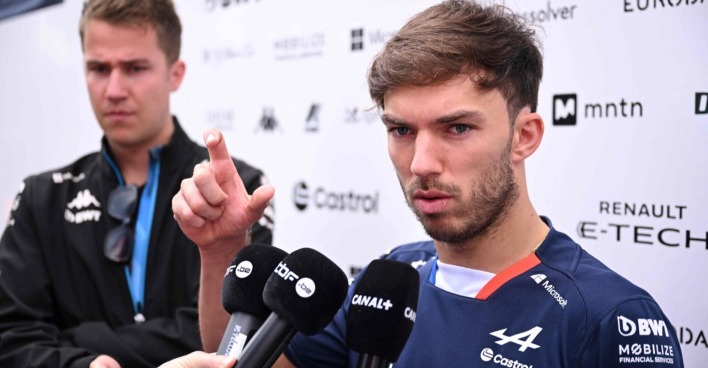 Der französische Rennpilot Pierre Gasly in Alpine Kleidung
