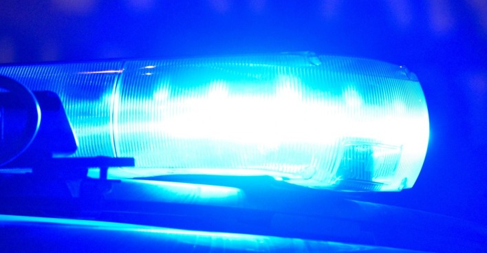 Leuchtende Sirenen eines Polizeifahrzeugs
