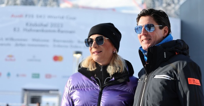 Maria Höfl-Riesch und Marcus Höfl mit Sonnenbrillen in Kitzbühel.