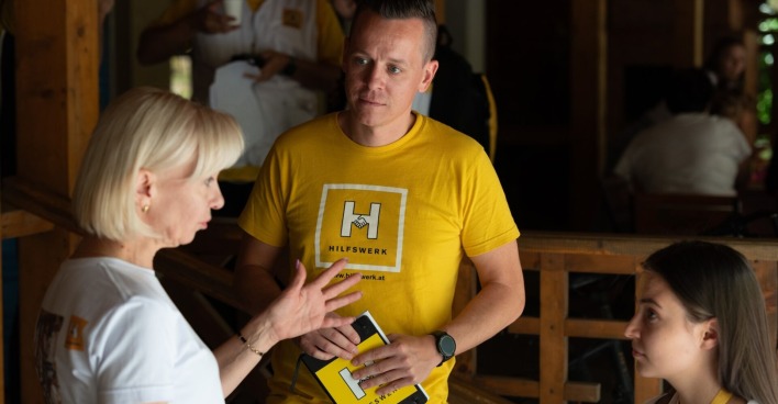 Mann im Hilfswerk