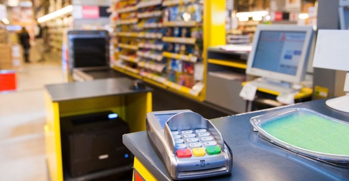 Supermarktkasse mit Möglichkeit zur Bankomatzahlung