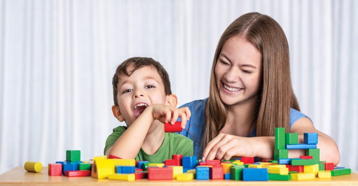 Kindergärtnerin mit Kind | Credit: BAfEP des Schulvereins  der Kreuzschwestern