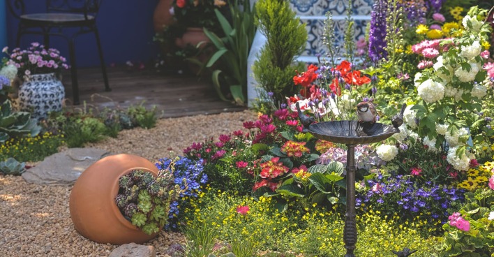 Gedenkgarten mit Blumen | Credit: iStock.com/alan LAW