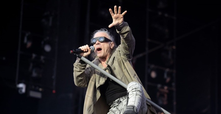 Iron Maiden-Sänger Dickinson bei einem Konzert