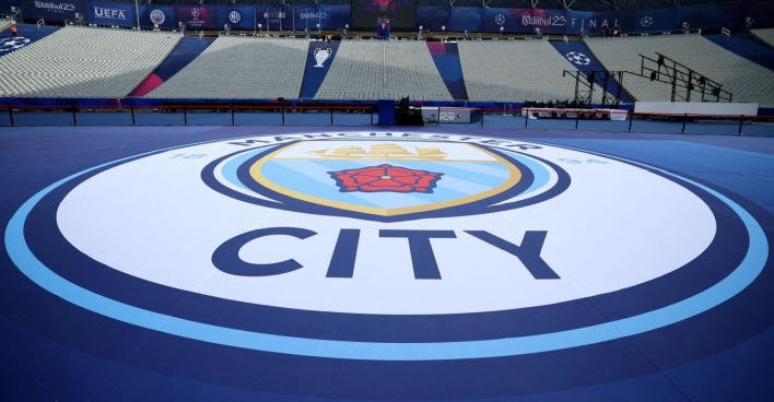 Logo von Manchester City aufgerollt