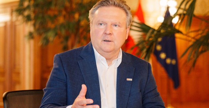 Wiens Bürgermeister in seinen Amtsräumen