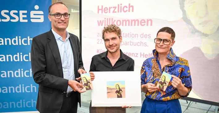 Johannes Hämmerle (Vorstandsdirektor Sparkasse  Bregenz) mit Künstler Lorenz Helfer und Vernissagerednerin Künstlerin Christine Lederer (v. li.)