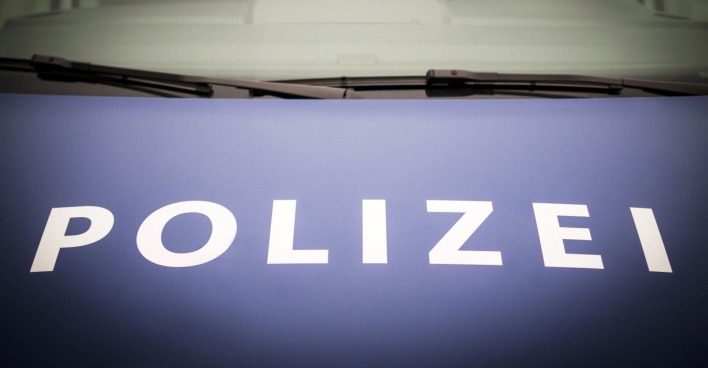 Motorhaube eines Polizeiwagens