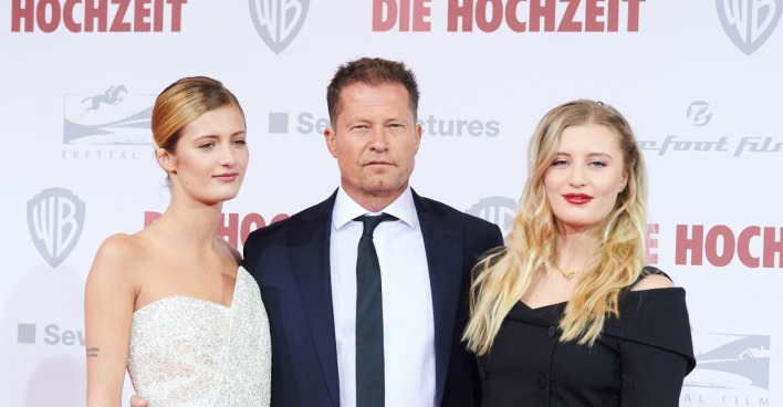 Lilli, Til und Luna Schwaiger bei einer Filmpremiere.