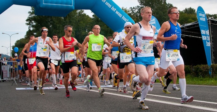 Läufer beim Start zum Wachau-Marathon