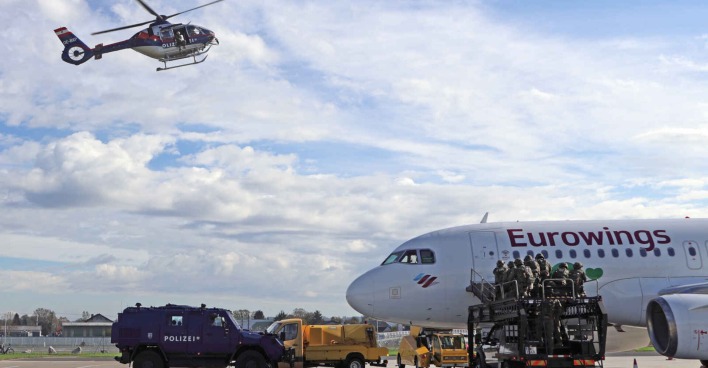 Flugzeug und Hubschrauber