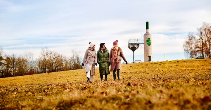 Drei Frauen wandern | Credit: Thermen- &amp; Vulkanland/Michael Königshofer