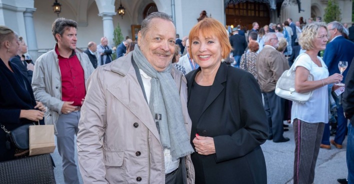 Fritz von Friedl und Chris Lohner bei einer Veranstaltung.